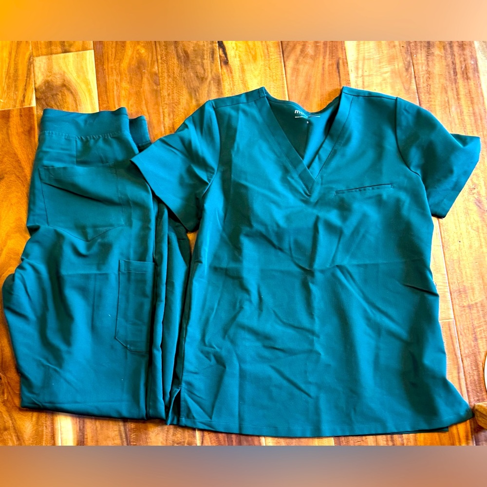 Size Small Forrest Green Mandala Jogger scrub set